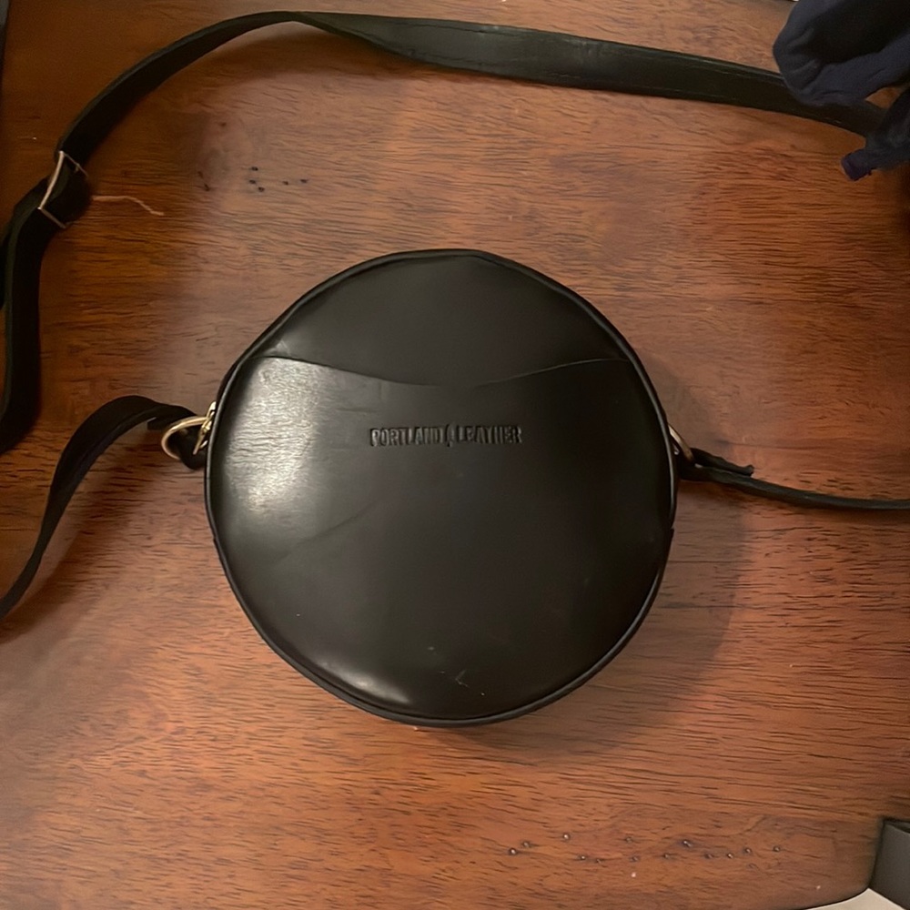 Trade: Small Circle Crossbody Portland Leather